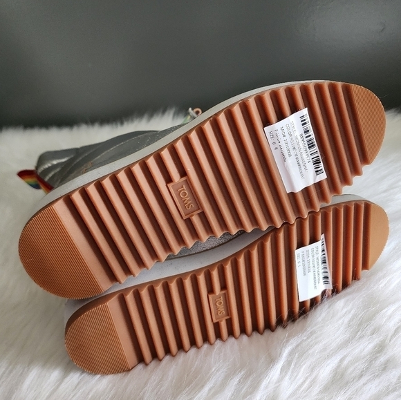 *NWOB* Toms McKenna Silver Astro Boot - Picture 7 of 7